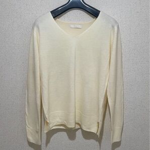 discoatクリーム色 Vネック 長袖 セーター