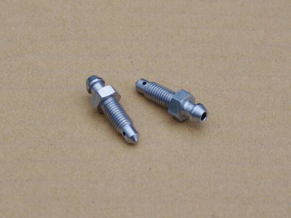 ブレーキブリーダープラグ*VW Golf1/2/T3 など・Girlingキャリパー用*113615273A / 803615271相当*2個セット*Febest製社外品