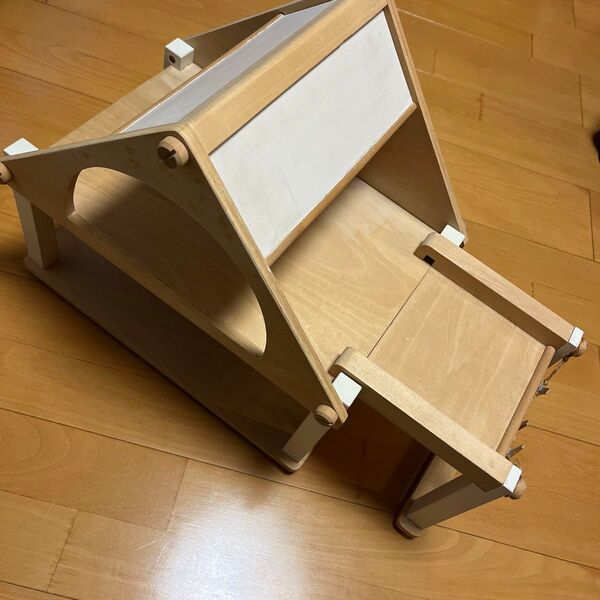 木製ドールハウス