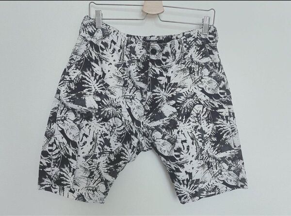 ビームス beams ハーフパンツ モノトーン ショートパンツ ボタニカル柄