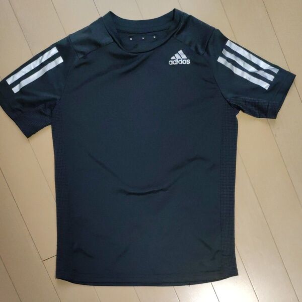 アディダス adidas 半袖Tシャツ サイズ140
