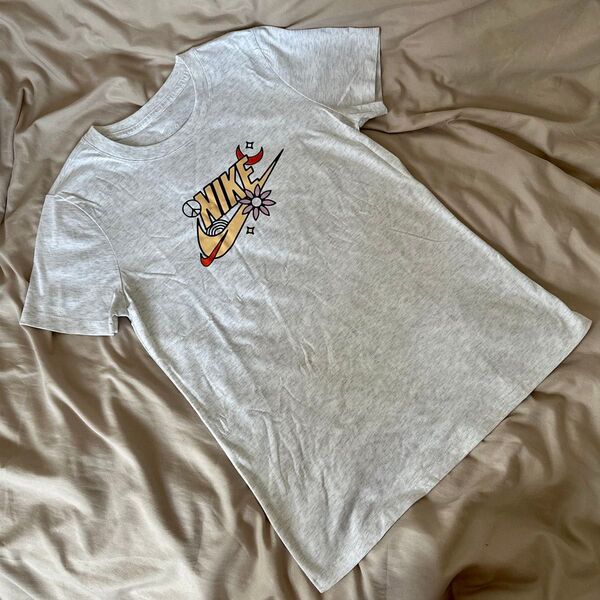NIKE ナイキ 新品未使用 Tシャツ 半袖 ウェア トップス レディース