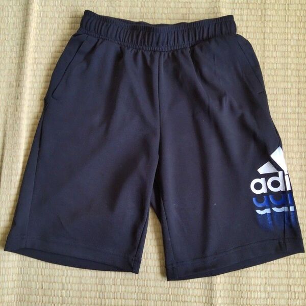 adidasキッズ ハーフパンツ 140