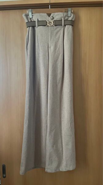 しまむら ベルト付きストレートパンツ 近藤千尋 ベージュ ワイドパンツ