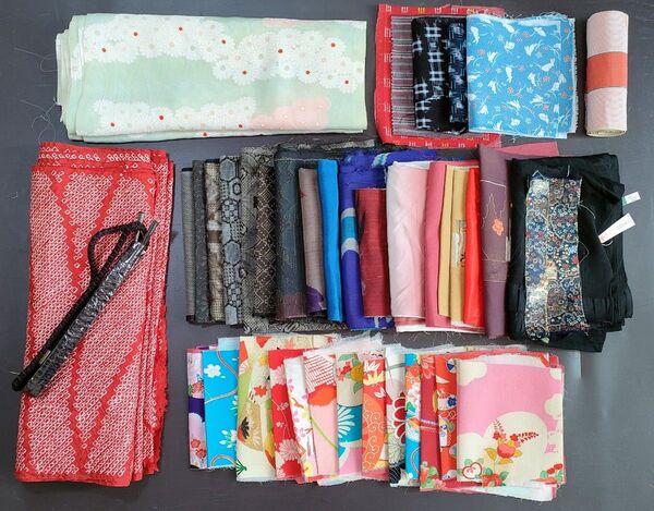 【手芸材料】●まとめて●着物の生地・端切れ●1.3kg●アンティーク・正絹・大島等