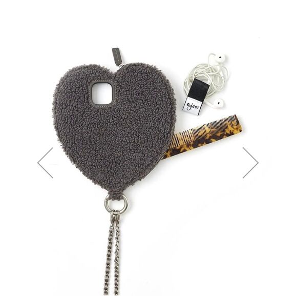 2024年10月17日発売anew fluffy dress HEARTスマホケースiPhone12.12Pro共通対応 色グレー