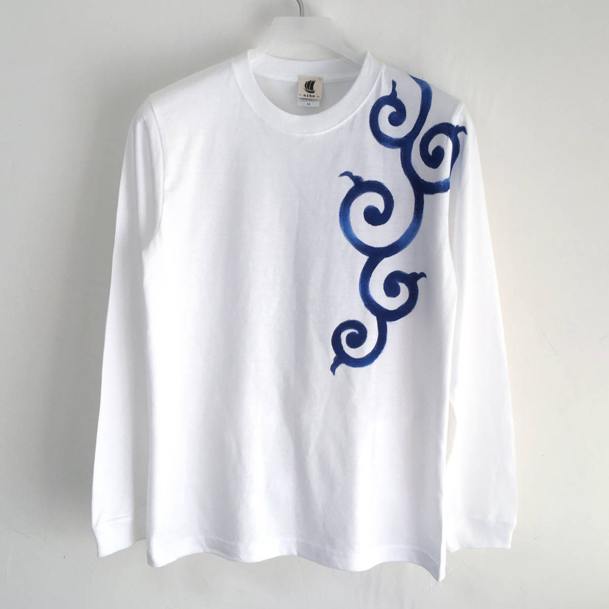 손으로 그린 당초 무늬 골지 소매 롱 T 셔츠 XS 흰색 긴 소매 가을 겨울 흰색 화 무늬 일본식, 티셔츠, 긴팔, 사이즈 XS 이하