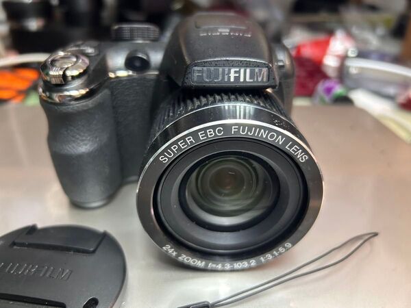 FUJIFILM FinePix S3200 デジタルカメラ 動作品 CCD 24x