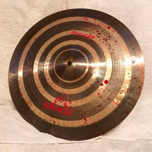 saluda プロトタイプBloodSplattered 16"クラッシュ 赤ロゴ