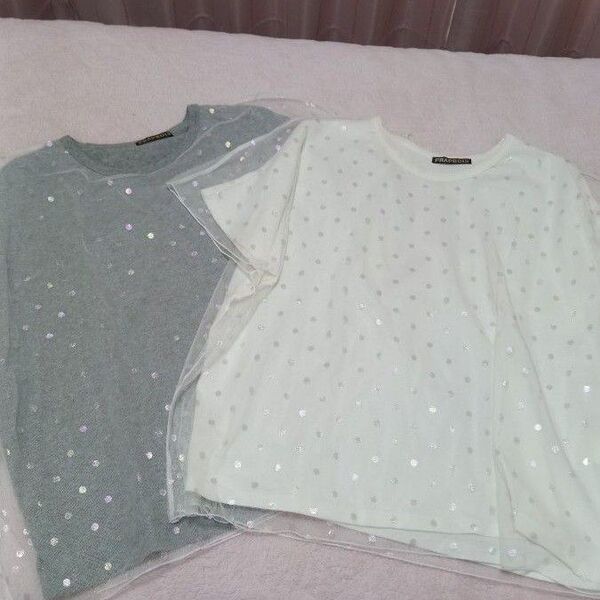 ドットレースが可愛いゆったりTシャツ 白とグレーの色違い2枚セット