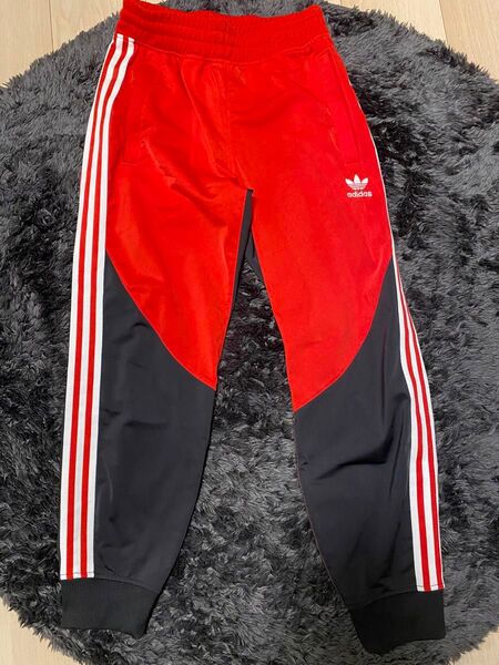 adidasオリジナルスジャージパンツ メンズ赤 サイズXS