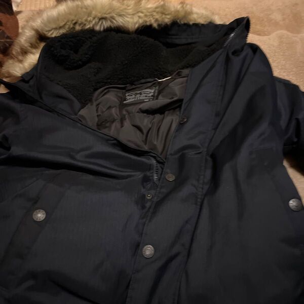 Levis パーカー付きダウンジャケット. LevisサイズM JapanサイズLブラック