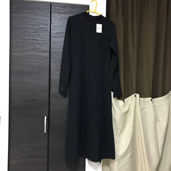 新品未使用タグ付きグレイルGRL長袖ゆったりLサイズ黒色ロングワンピース着丈130身幅45秋冬物