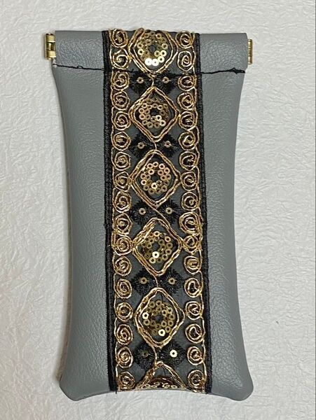 グレー色 刺繍リボン付き バネ口 メガネ入れ 小物入れポーチ