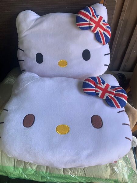 20241111出品ハローキティ クッション二個セット