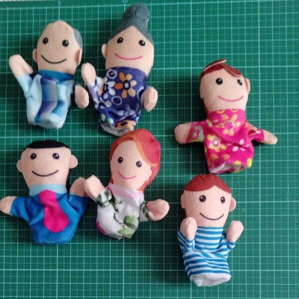 指人形家族6人おじいちゃんおばあちゃんお父さんお母さんこども