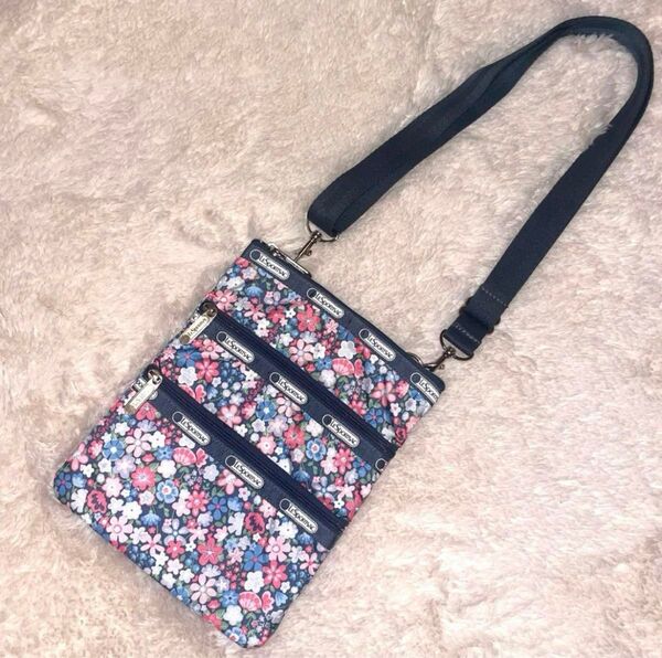 新品 レスポートサック LeSportsac 3zip ショルダーバッグ 花柄