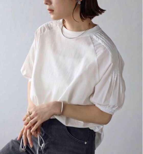ボンジュールサガン 袖プリーツTシャツ オフホワイト ホワイト トップス
