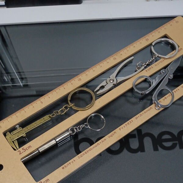 精密ドライバー ハサミ ノギス ペンチ キーホルダー 工具 ツール 整備 修理 携帯