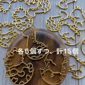 【レジン レジン枠 空枠 チャーム】恐竜 ベビー 卵 あかちゃん