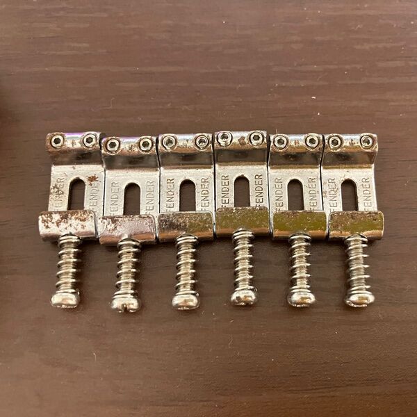 【中古】Fender サドル・250kポット GOTOH ストラップピンなど