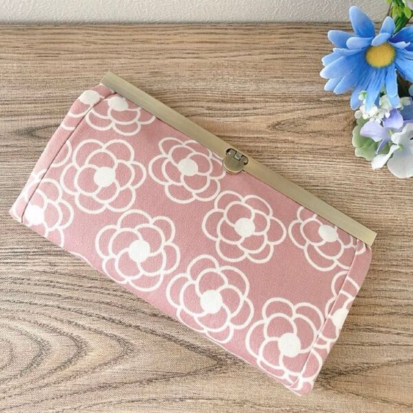 がま口長財布 くすみピンク花柄 ハンドメイド がま口 文鎮 口金 財布 大容量 がまぐち 長財布 フラワー 花 カメリア柄 ポーチ
