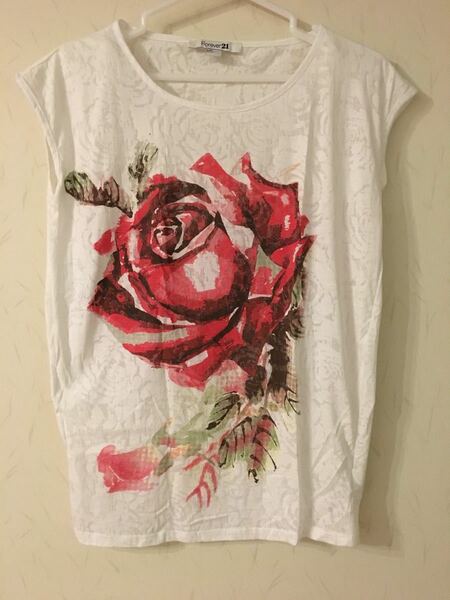 FOREVER21 　　Tシャツ　バラ　可愛い！