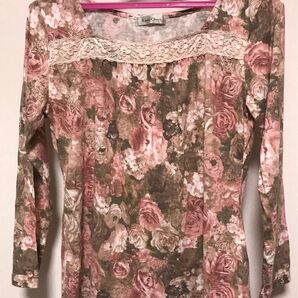 Rosa Cheri 胸にレース付き 花シャツ 花柄