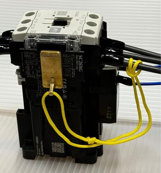 電磁開閉器オン保持ジグ