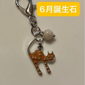 ぶち猫ちゃんとムーンストーンのキーホルダー