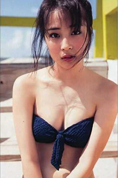 【送料無料・匿名発送】帯付◆◆◆広瀬すずPHOTO BOOK★『17才のすずぼん』集英社■ファン必見!17才の広瀬すずが、水着姿披露