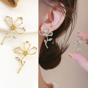 ◆インポートピアス◆限定1点要コメント◆クリスタルビジューフラワーピアス
