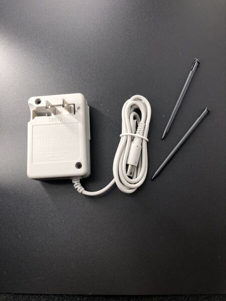 NEW3dsACアダブター+NEW3ds用タッチペンx2本のセット