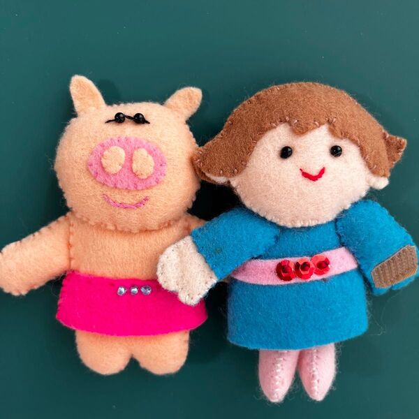 【レトロ】フェルトマスコット★ブタさん&女の子 ハンドメイド 人形 おままごと 針山