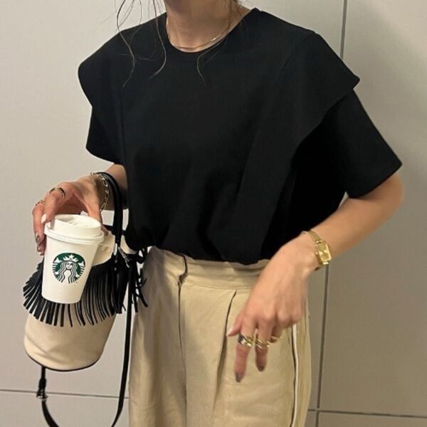 ISOOK アイスー ラッフルショルダーTシャツ 黒 カットソー 新品未使用 タグ付き