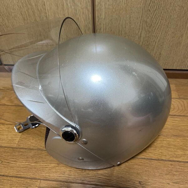 シルバー ヘルメット Mサイズ 除菌済み ワンタッチベルト