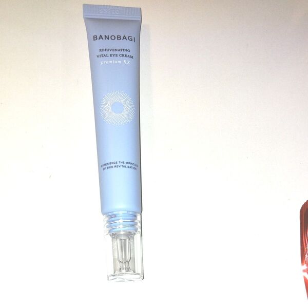 バノバギ リジュブネイティング バイタル アイクリーム 15ml