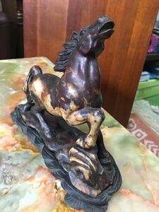 【高級インテリア】馬 サラブレッド 彫刻 石彫 骨董 置物　競馬勝者の証