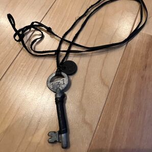 ネックレス 鍵型 革紐