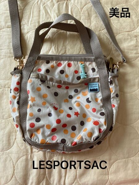 LeSportsac 猫チャーム付きショルダーバッグ