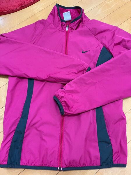 NIKEウィンドブレーカー