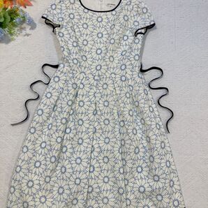 美品BLEU CELESTE 花柄ベルト付きブルーセレステ フレア ワンピース 半袖