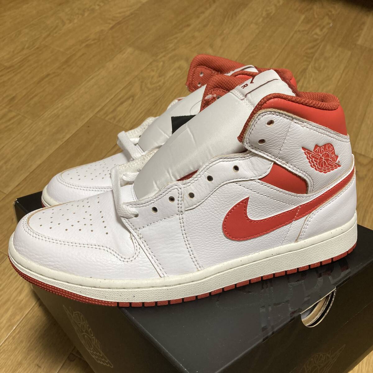 エアジョーダン1 MID GS 黒 白 赤 23cm 箱付き - メルカリ