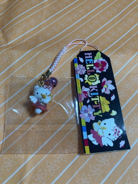 ハローキティ フラワーエンジェル　シロツメクサ　根付け　キティ　サンリオ　希少 希少 レア 花と蝶 ハローキティ 根付け ストラップ ご当地