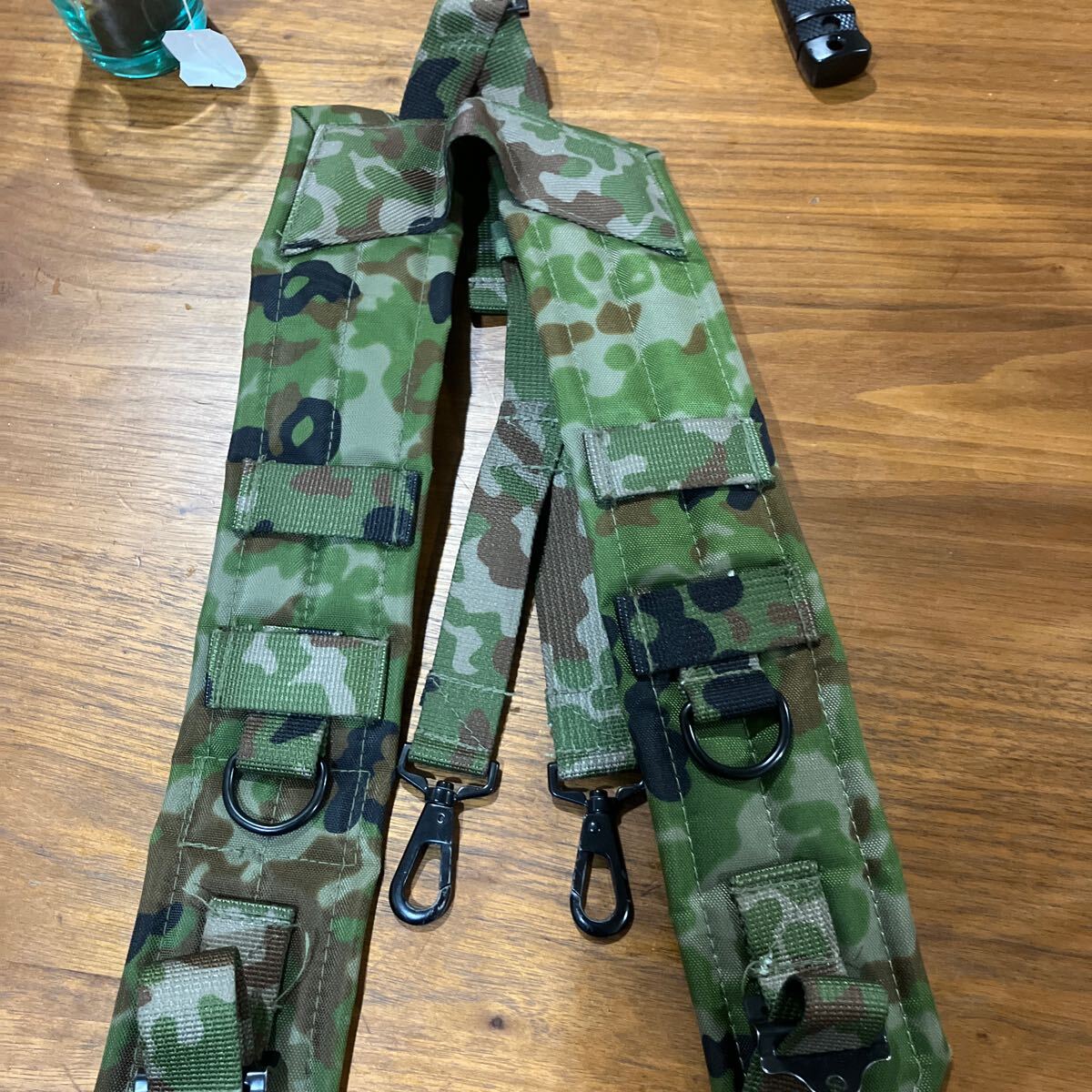自衛隊。旧型吊りバンド。PX品、未使用品。 ビッグ割引 PX品 吊りバンド （両面迷彩 サスペンダー 91式 迷彩