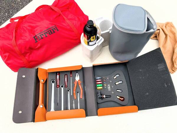 Ferrari360用純正 工具セット ボディーカバー(ボディー用のみ) パンク修理キットの3点セット 中古