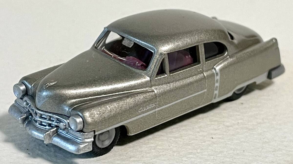1930～40年代のキャデラック・リムジンのミニカーです