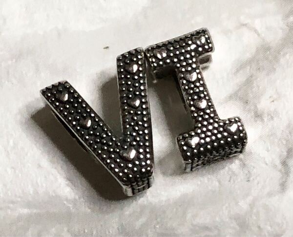 美品 Pandora パンドラ アルファベット チャーム V I SV925 ビーズ silver 2点 セット ①