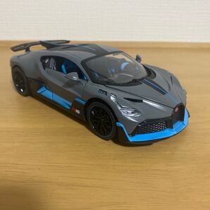 ブガッティ・ディーヴォ1:32ミニカー