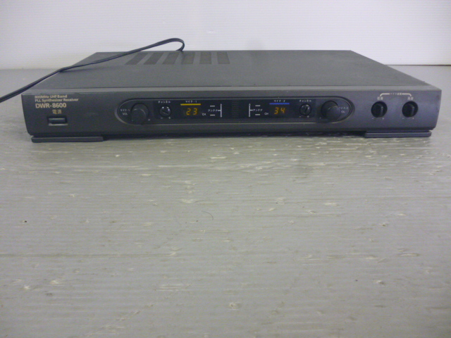 第一興商 電波式ワイヤレスレシーバ DWR-8600 800Proマイク 一式 （中古） - カラオケ機器
